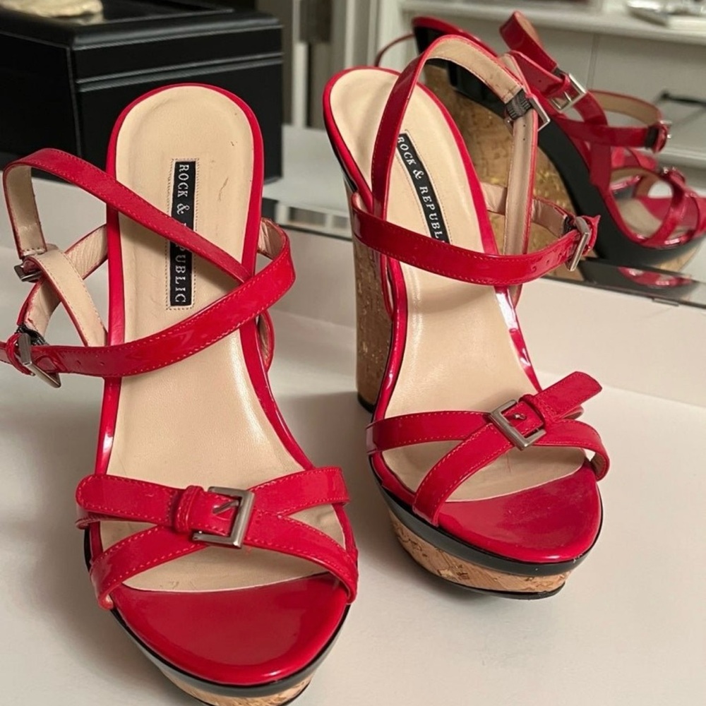 Rock & Republic wedges. Size 40
